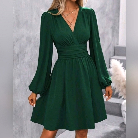 NEW Chic Ruched Waist Lantern Sleeve Dress Dark Green - Picture 2 of 9